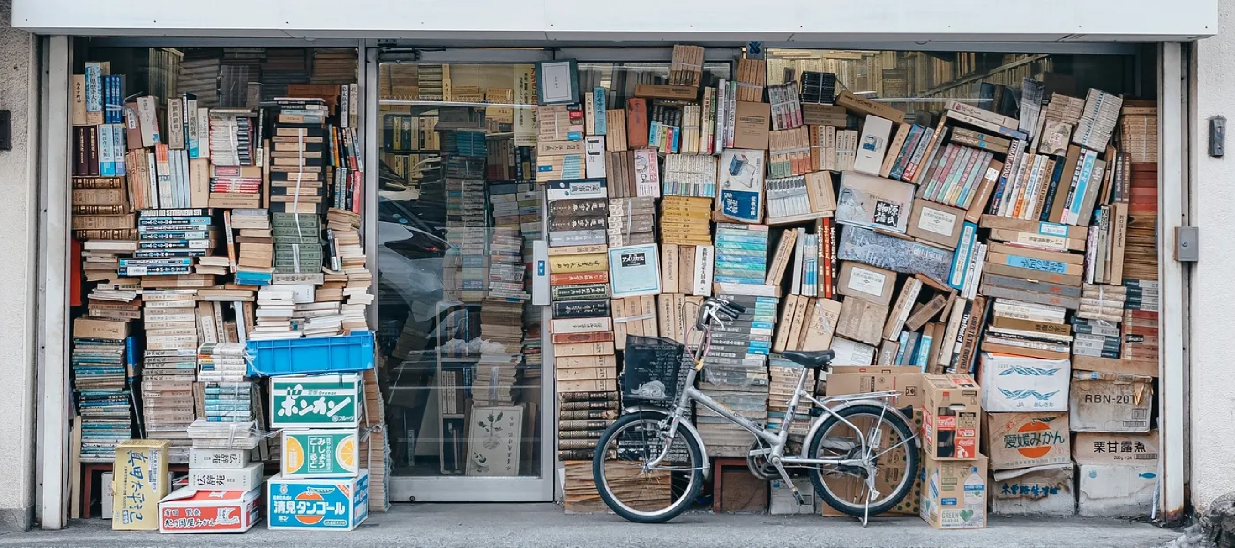 Can you find the most relevant context in all your data? — (Photo by Rogério Toledo on Unsplash, cropped)